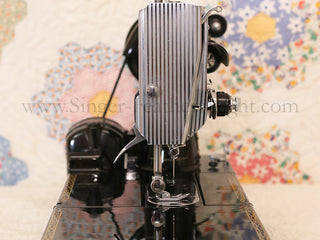 Load image into Gallery viewer, Singer Featherweight 222K Sewing Machine EM6028***