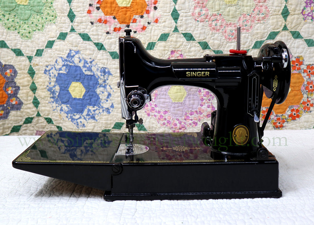 Singer Featherweight 221 Sewing Machine, AL169***