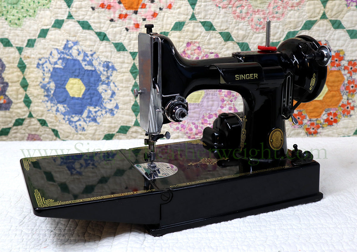 Singer Featherweight 221 Sewing Machine, AL169***