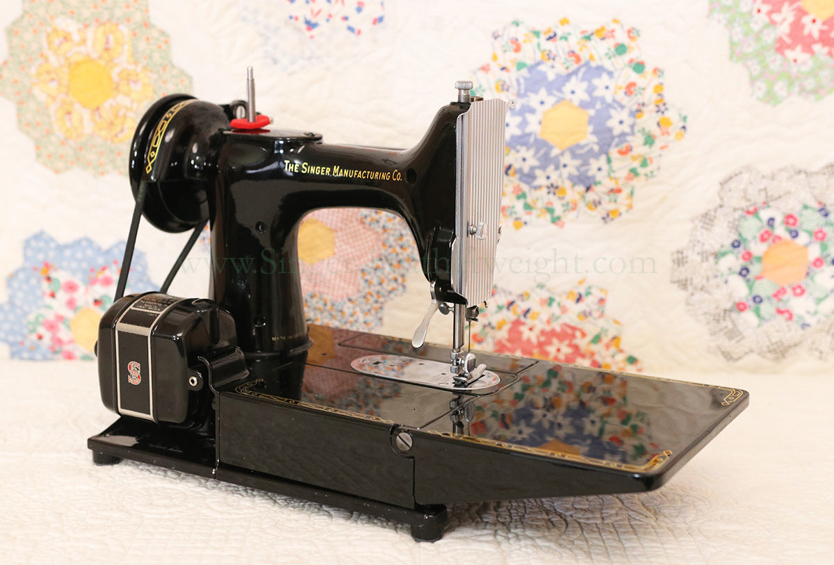 Singer Featherweight 222K Sewing Machine EM6028***