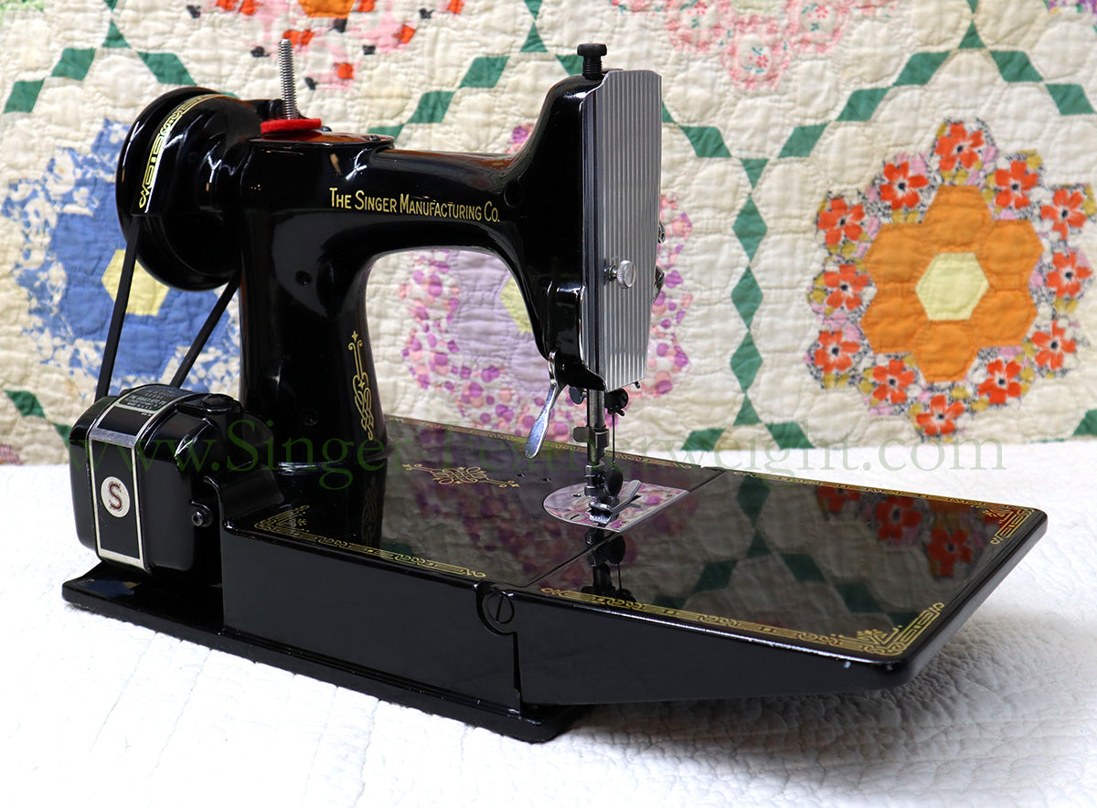 Singer Featherweight 221 Sewing Machine, AL169***