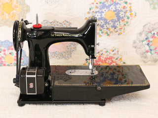 Load image into Gallery viewer, Singer Featherweight 222K Sewing Machine EM6028***