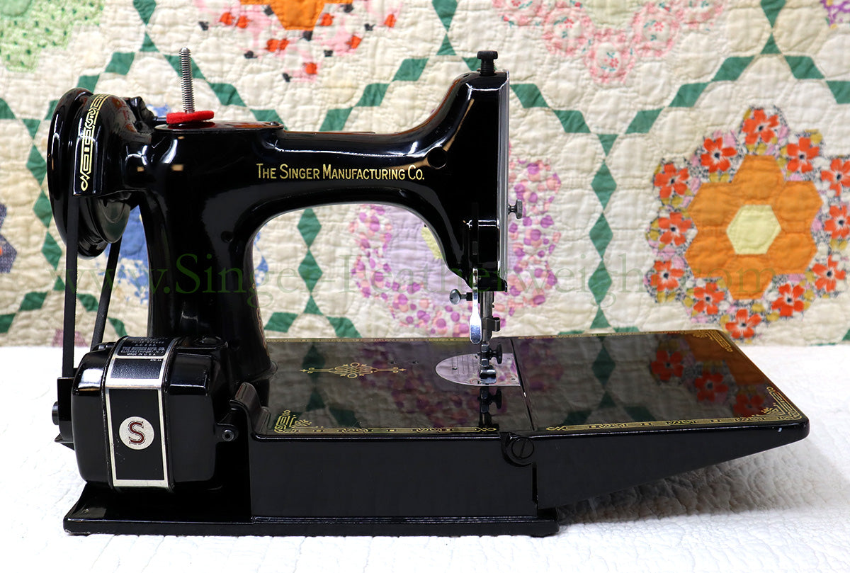 Singer Featherweight 221 Sewing Machine, AL169***