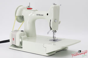 Singer Featherweight 221 Sewing Machine, WHITE - EY995***