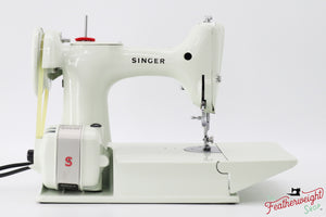 Singer Featherweight 221 Sewing Machine, WHITE - EY995***