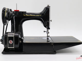 Load image into Gallery viewer, Singer Featherweight 221K Sewing Machine, EH374***