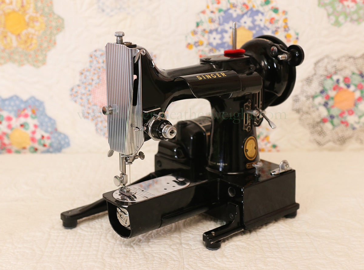 Singer Featherweight 222K Sewing Machine EM6028***