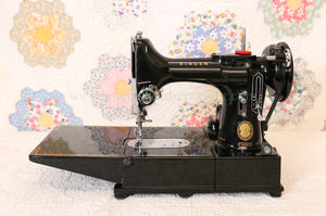 Singer Featherweight 222K Sewing Machine EJ617***