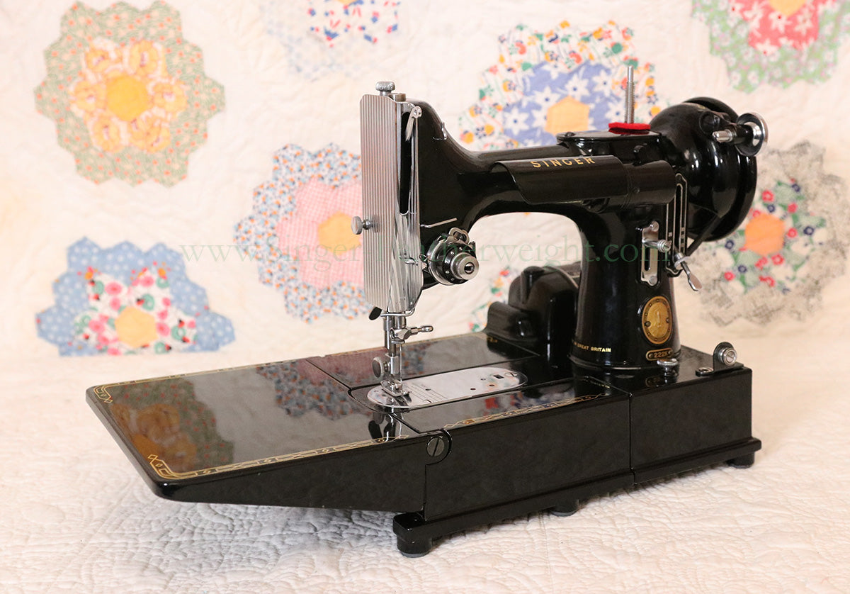 Singer Featherweight 222K Sewing Machine EJ617***