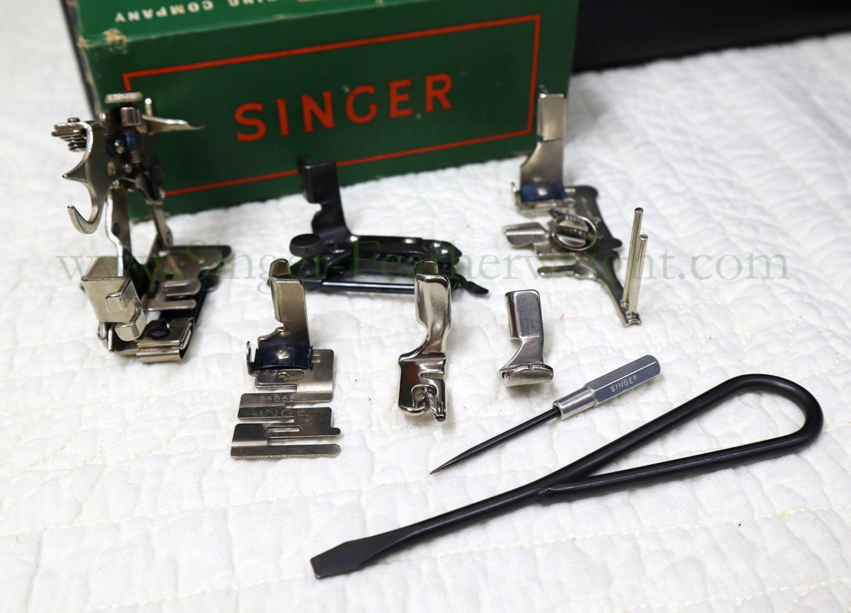 Singer Featherweight 221 Sewing Machine, AL716***