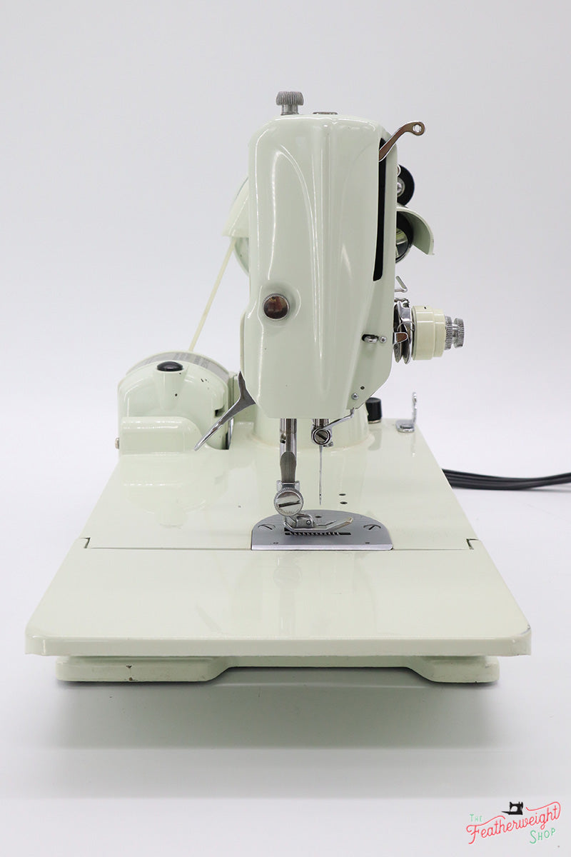 Singer Featherweight 221 Sewing Machine, WHITE EV914***