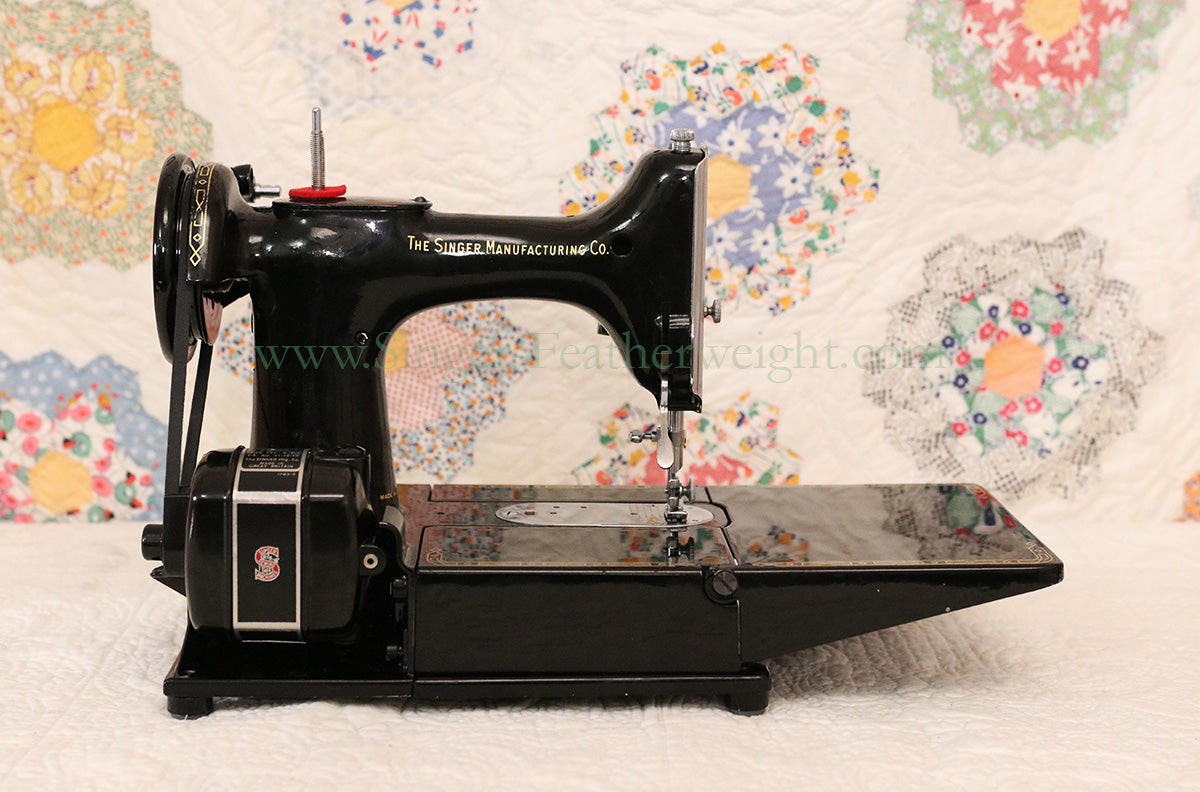 Singer Featherweight 222K Sewing Machine EJ617***