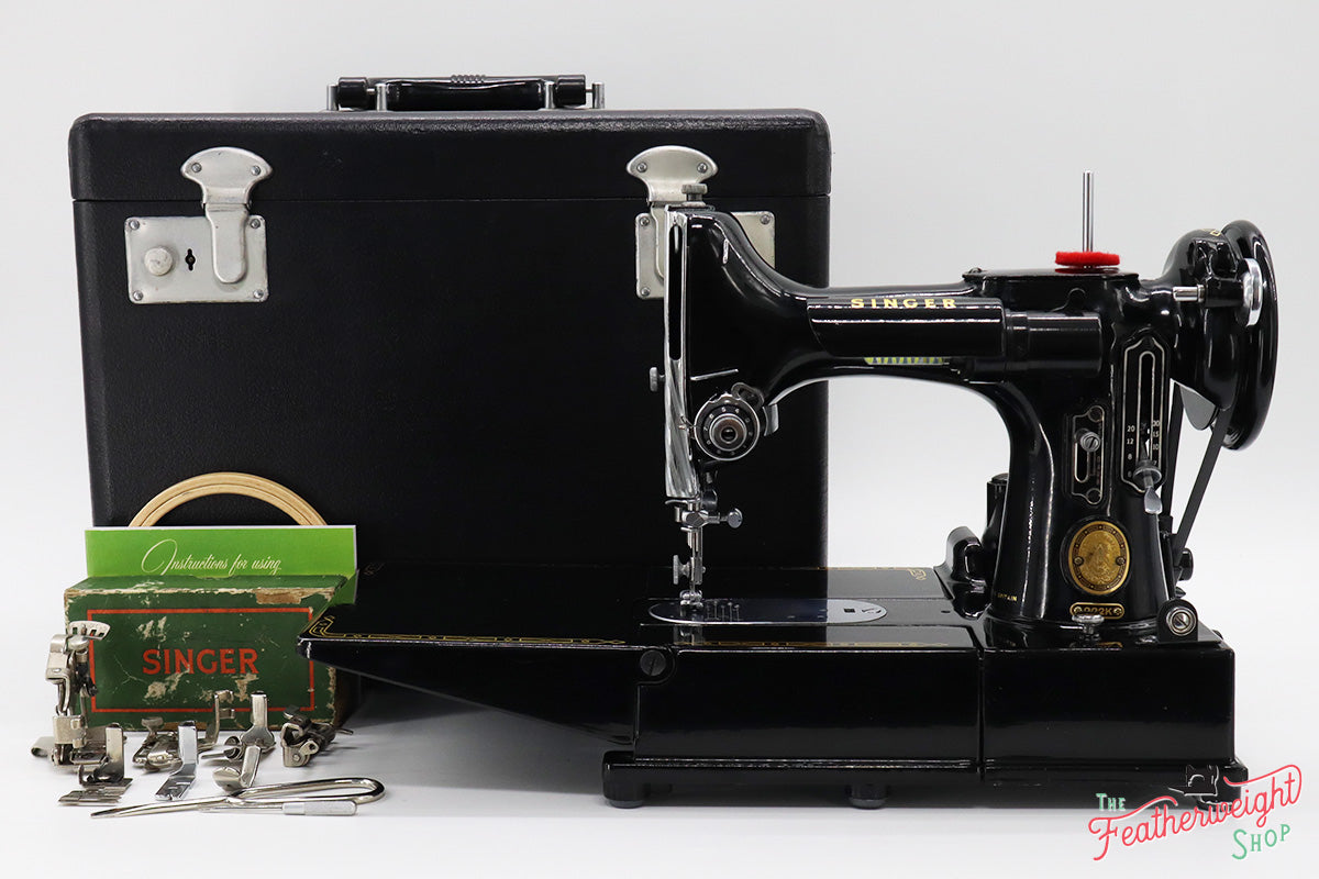 Singer Featherweight 222K Sewing Machine EM2353**