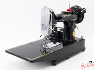 Load image into Gallery viewer, Singer Featherweight 222K Sewing Machine EK326***