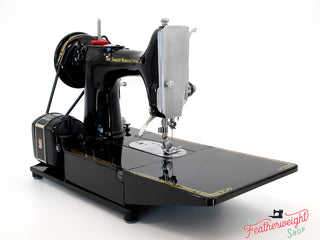 Load image into Gallery viewer, Singer Featherweight 222K 1957 - EM6031**
