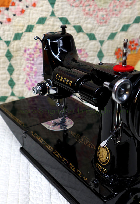 Singer Featherweight 221 Sewing Machine, AL716***