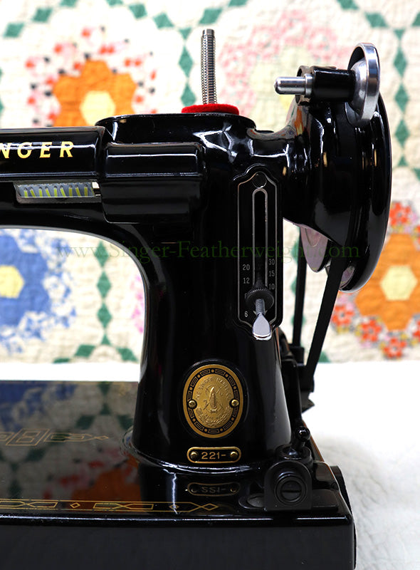 Singer Featherweight 221 Sewing Machine, AL716***