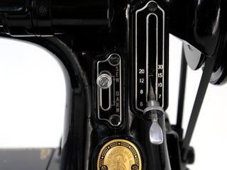 Load image into Gallery viewer, Singer Featherweight 222K 1957 - EM6031**