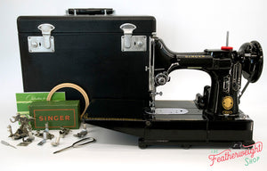 Singer Featherweight 222K Sewing Machine EM960***