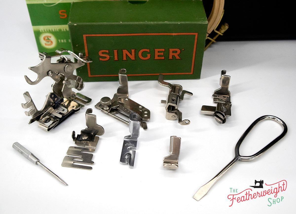 Singer Featherweight 222K Sewing Machine EM960***