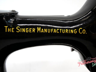 Load image into Gallery viewer, Singer Featherweight 222K Sewing Machine EM960***