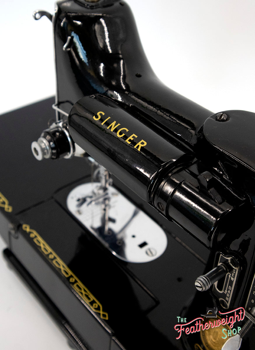 Singer Featherweight 222K Sewing Machine EM960***