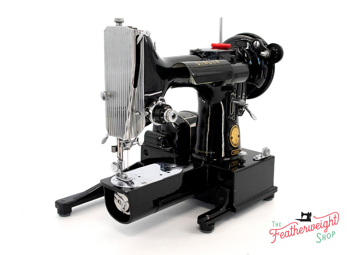 Singer Featherweight 222K Sewing Machine EM960***