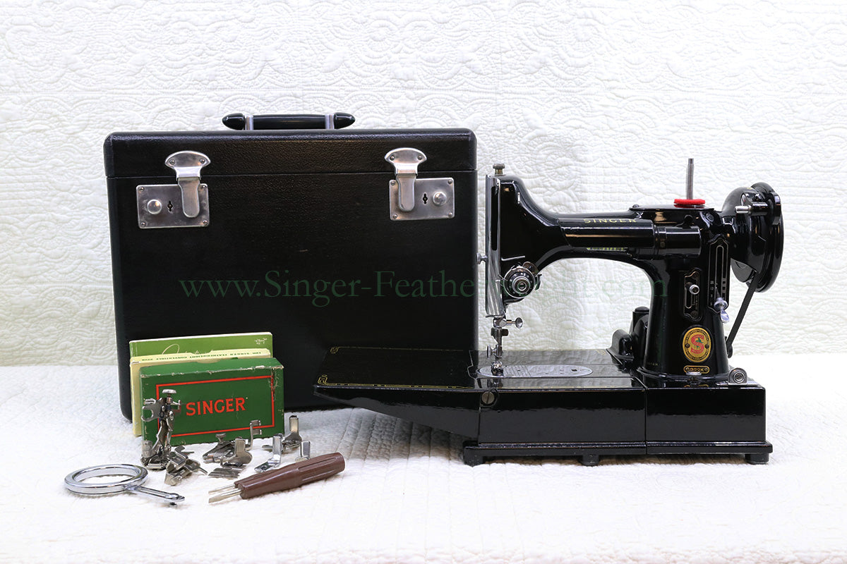 Singer Featherweight 222K Sewing Machine, RED "S" ER0232**