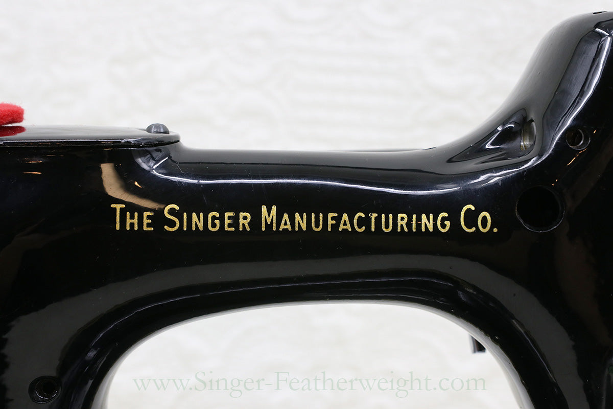 Singer Featherweight 222K Sewing Machine, RED "S" ER0232**