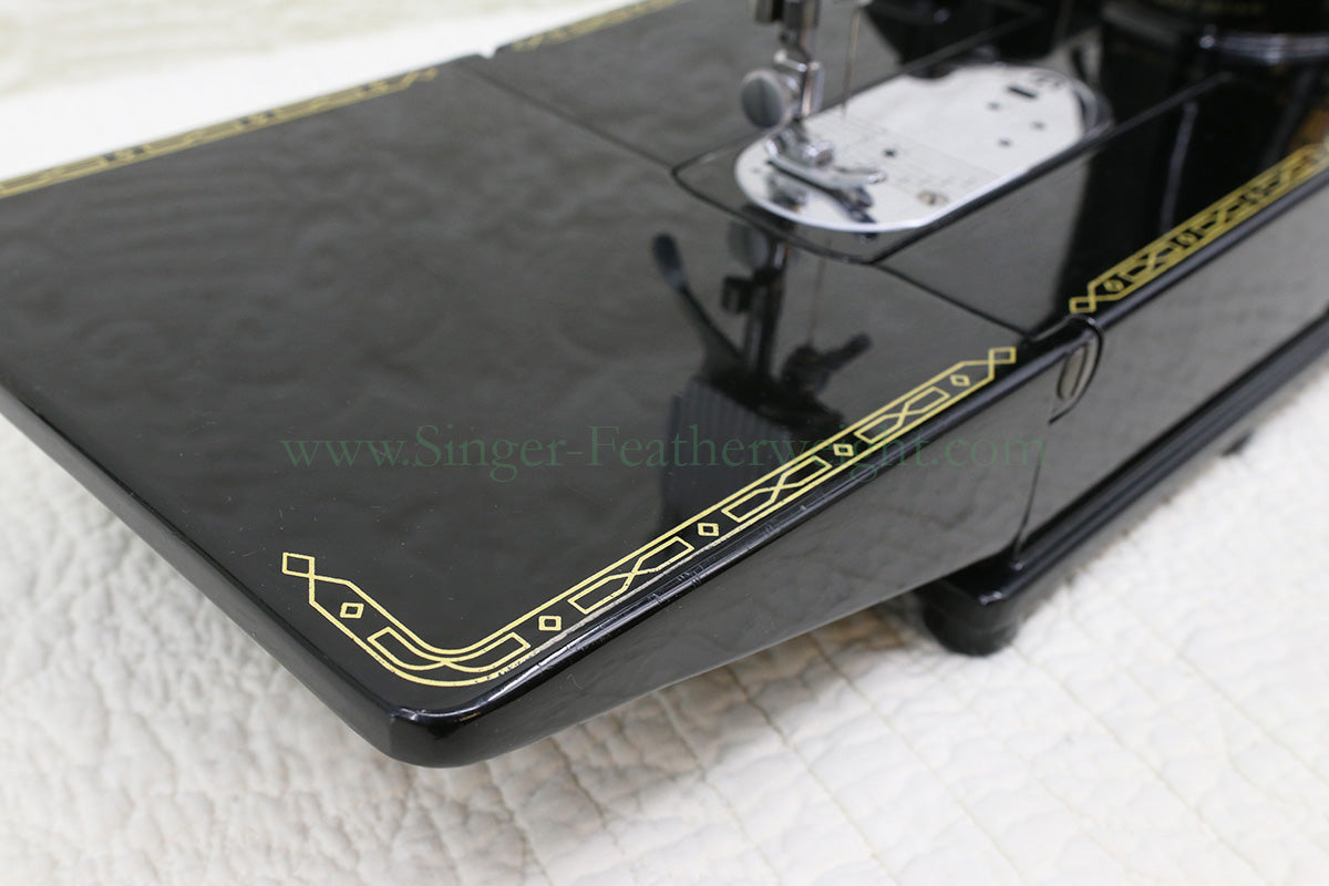 Singer Featherweight 222K Sewing Machine, RED "S" ER0232**