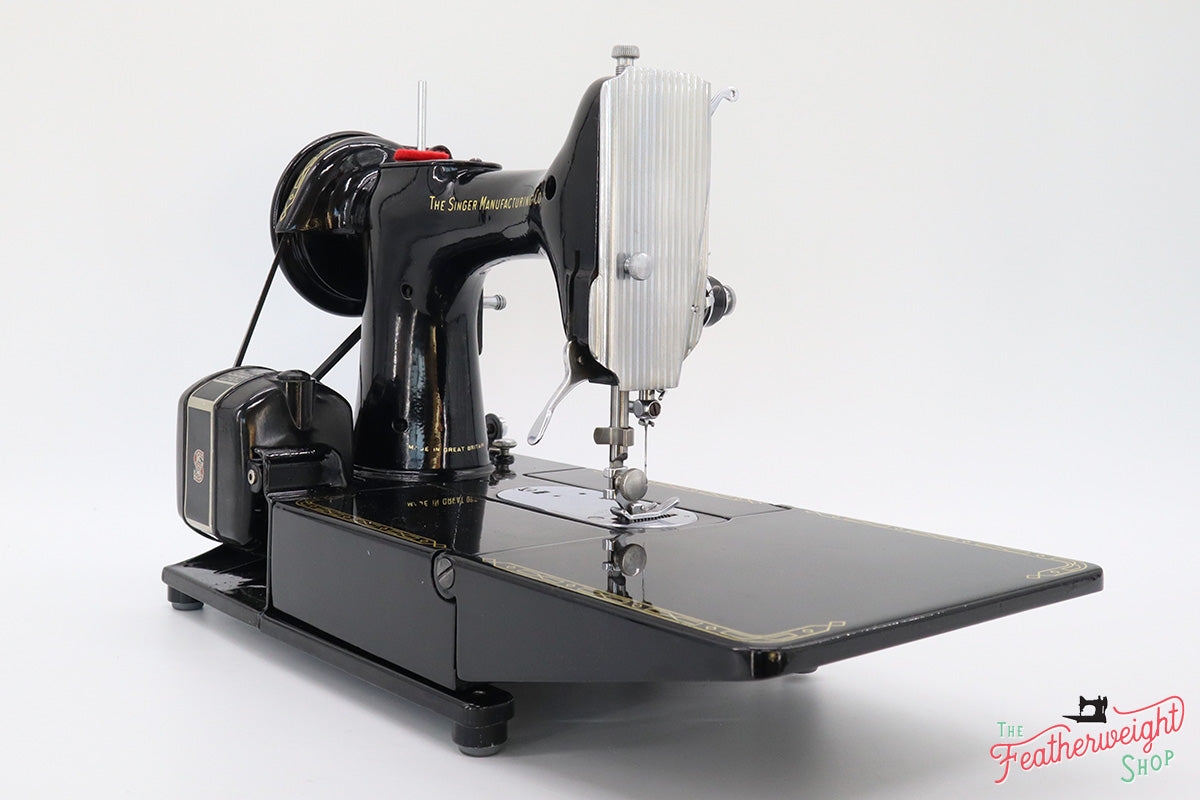 Singer Featherweight 222K Sewing Machine EK322***