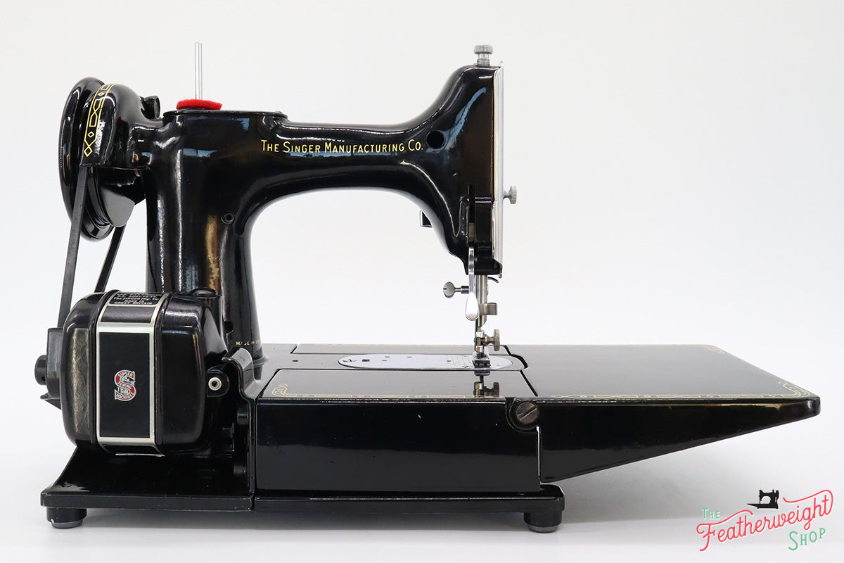 Singer Featherweight 222K Sewing Machine EK322***