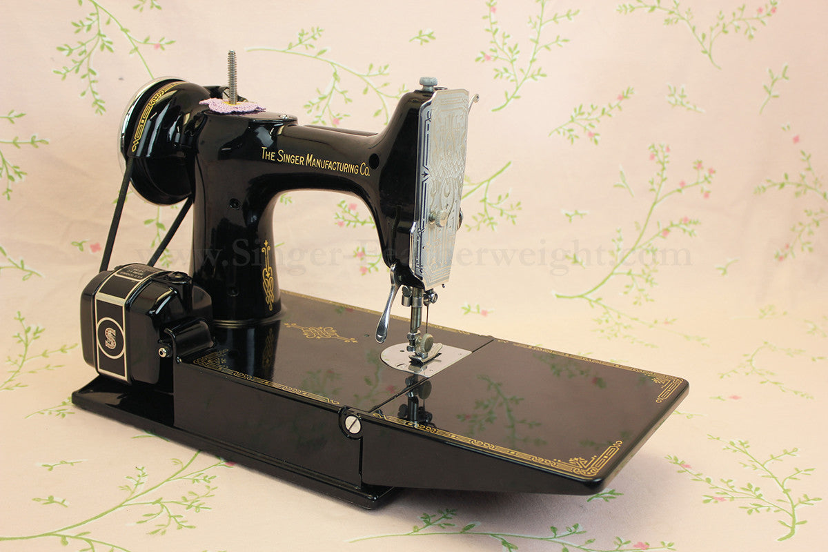 Singer Featherweight 221 Sewing Machine GOLDEN GATE SAN FRANCISCO Edition AF090***