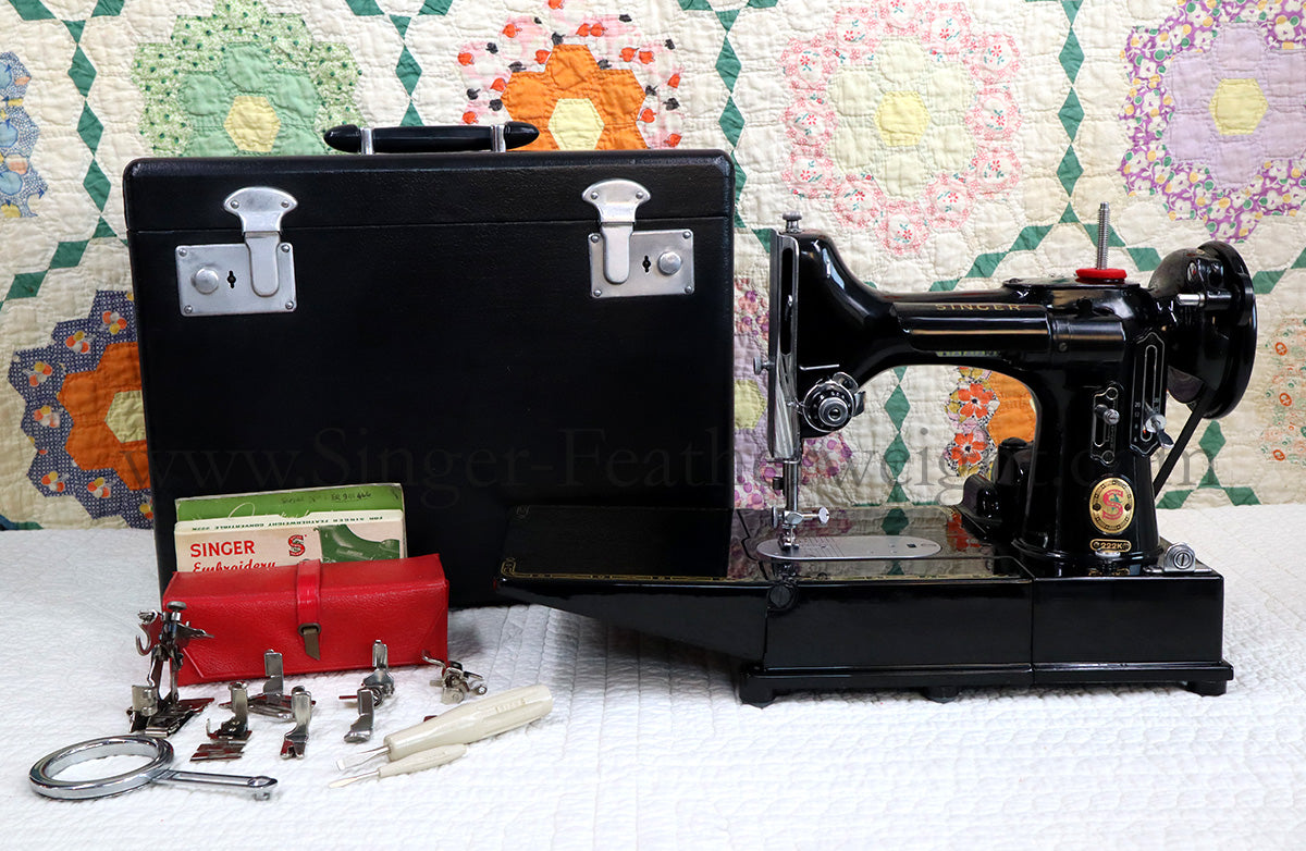 Singer Featherweight 222K Sewing Machine, RED "S" ER901***