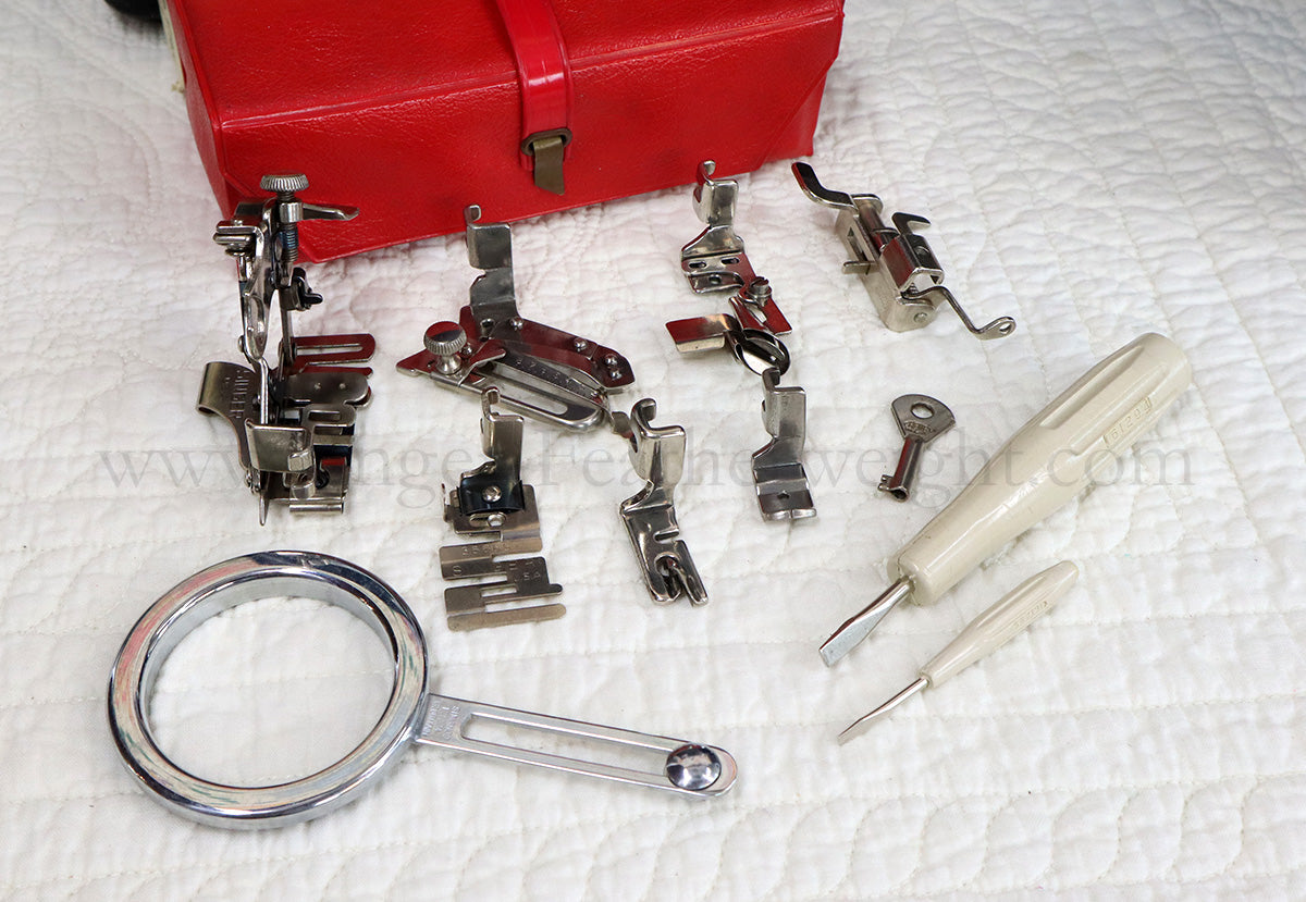 Singer Featherweight 222K Sewing Machine, RED "S" ER901***