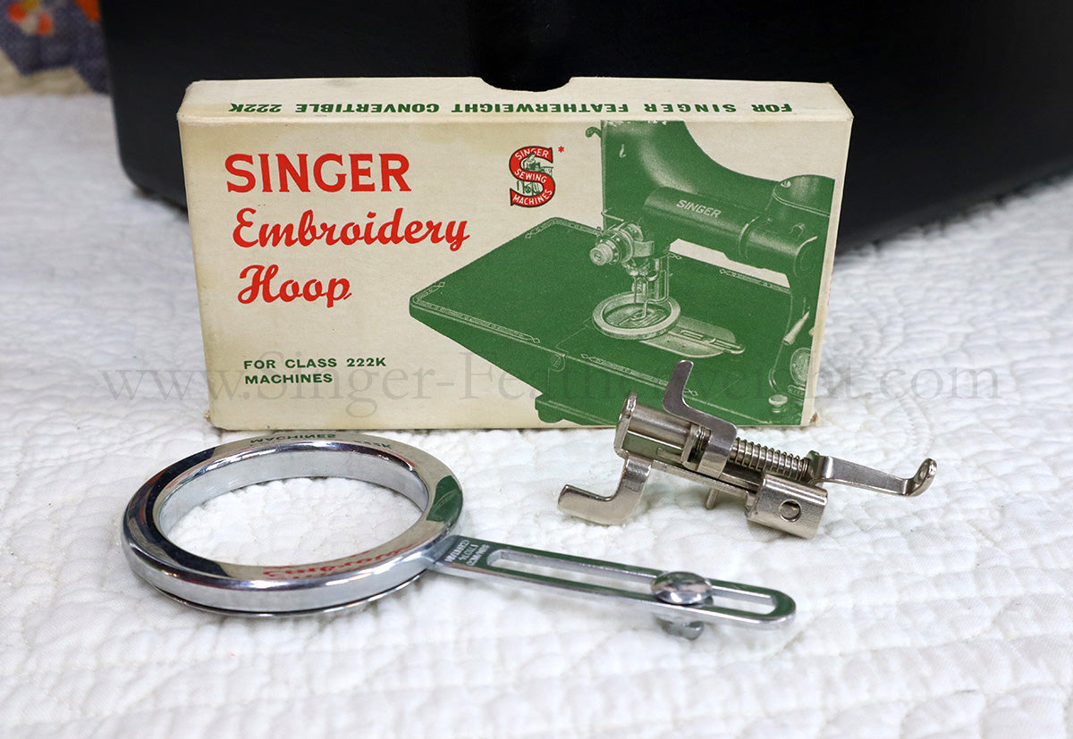 Singer Featherweight 222K Sewing Machine, RED "S" ER901***