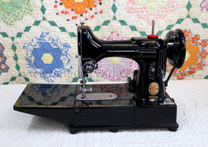 Singer Featherweight 222K Sewing Machine, RED "S" ER901***