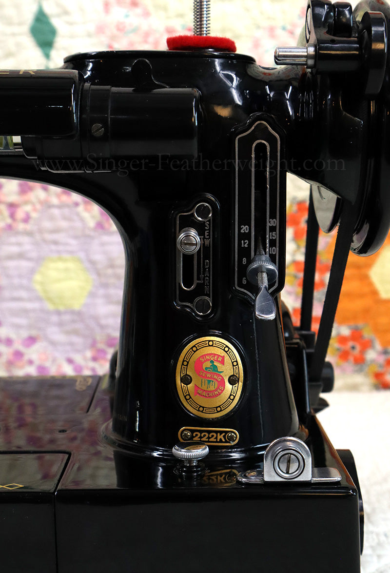 Singer Featherweight 222K Sewing Machine, RED "S" ER901***