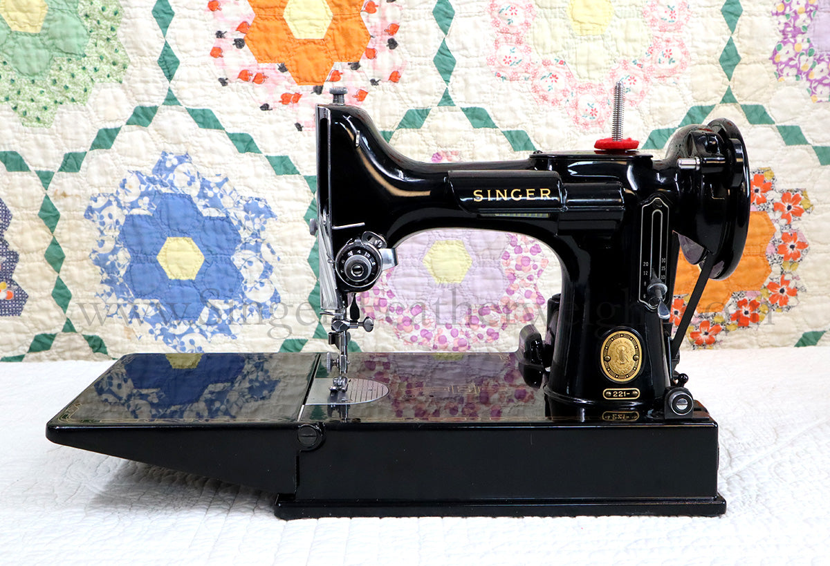 Singer Featherweight 221 Sewing Machine, AM776***