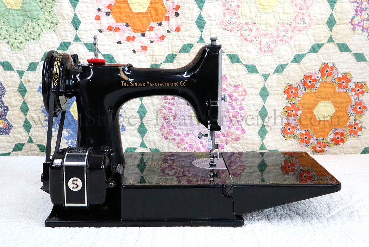 Singer Featherweight 221 Sewing Machine, AM776***