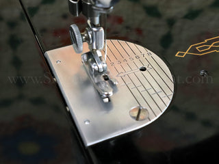 Load image into Gallery viewer, Singer Featherweight 221 Sewing Machine, AM776***
