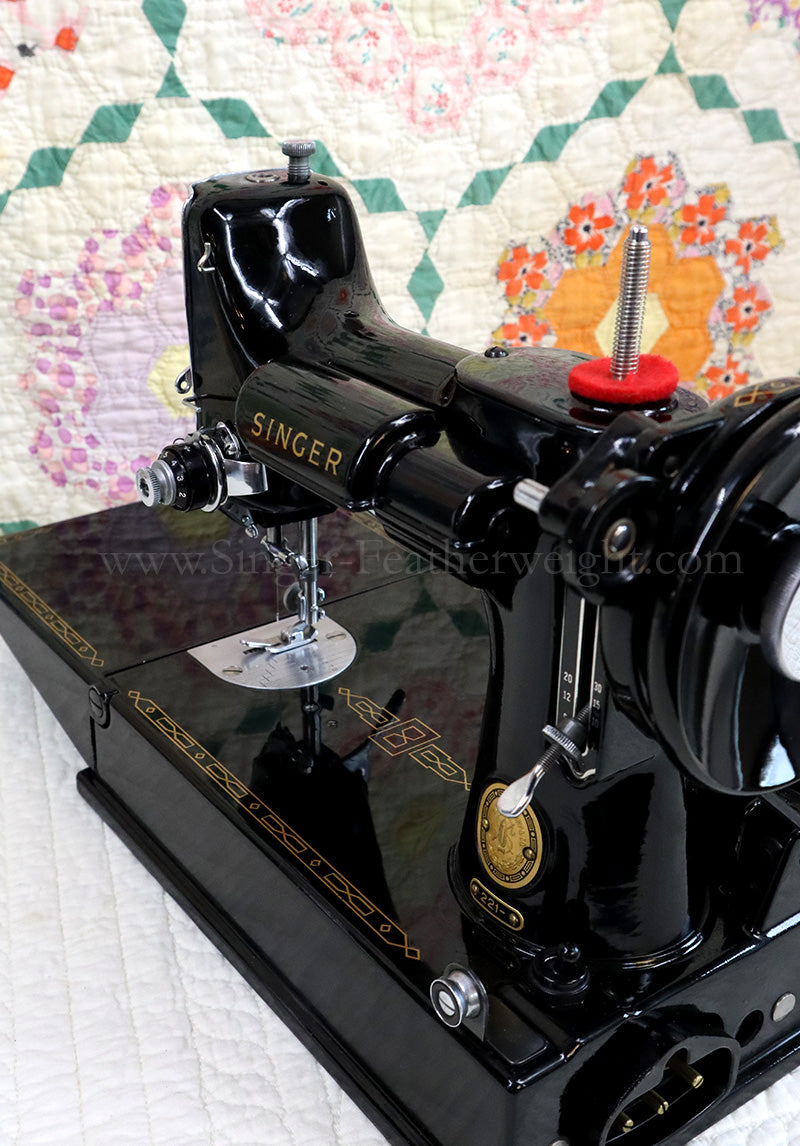 Singer Featherweight 221 Sewing Machine, AM776***