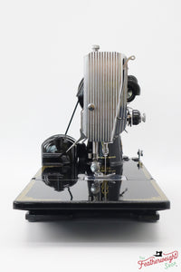 Singer Featherweight 221K Sewing Machine, 1952 - EH242***