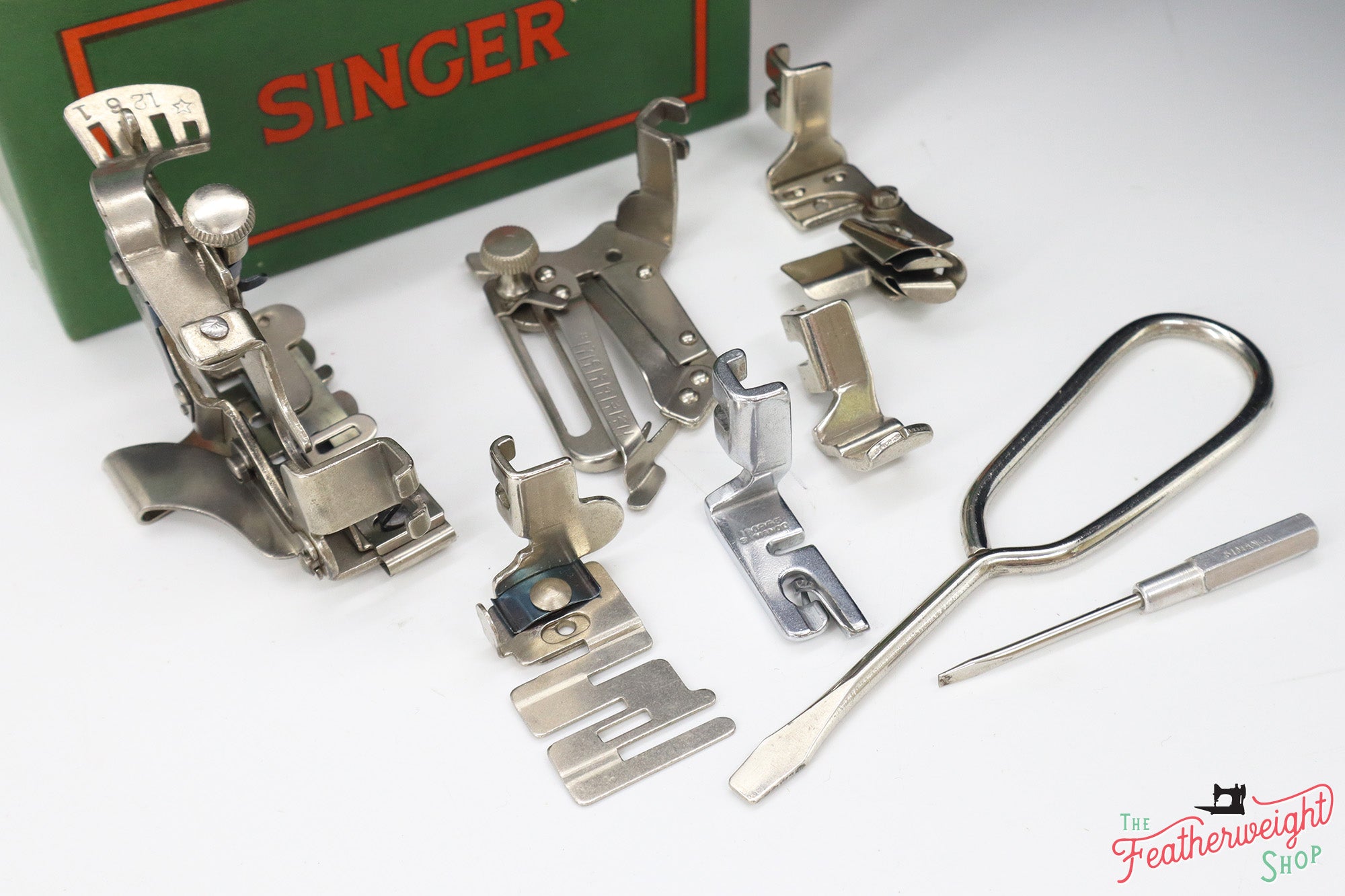 Singer Featherweight 221K Sewing Machine EL540***