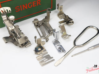 Load image into Gallery viewer, Singer Featherweight 221K Sewing Machine EL540***