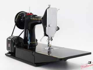 Load image into Gallery viewer, Singer Featherweight 221K Sewing Machine EL540***