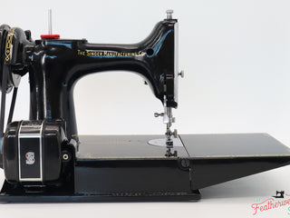 Load image into Gallery viewer, Singer Featherweight 221K Sewing Machine EL540***