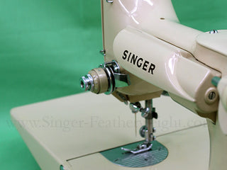Load image into Gallery viewer, Singer Featherweight 221J Sewing Machine, TAN ES658***
