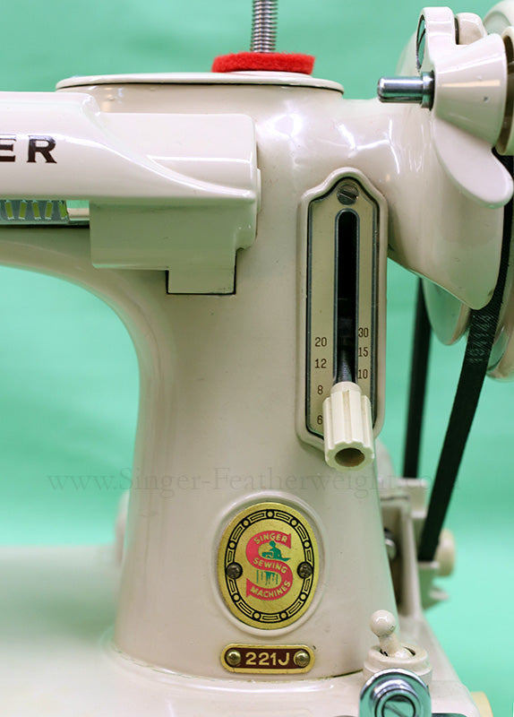 Singer Featherweight 221J Sewing Machine, TAN ES658***