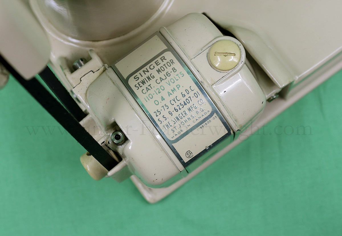 Singer Featherweight 221J Sewing Machine, TAN ES658***